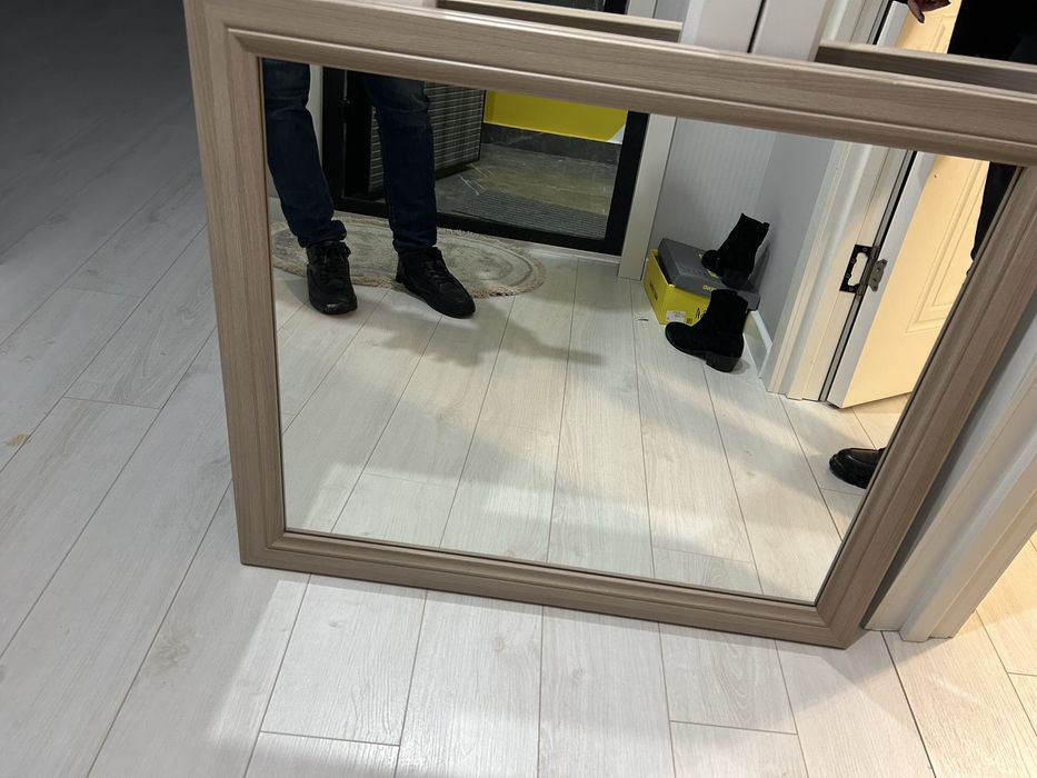 Продаю Зеркало на стенное