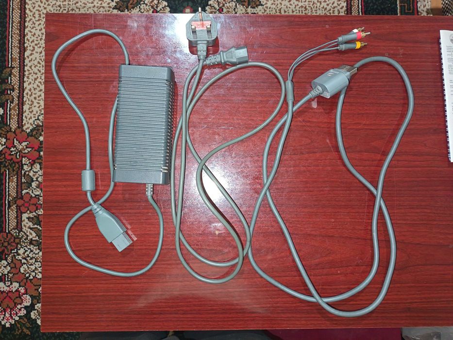 Xbox 360 Elite sotiladi.