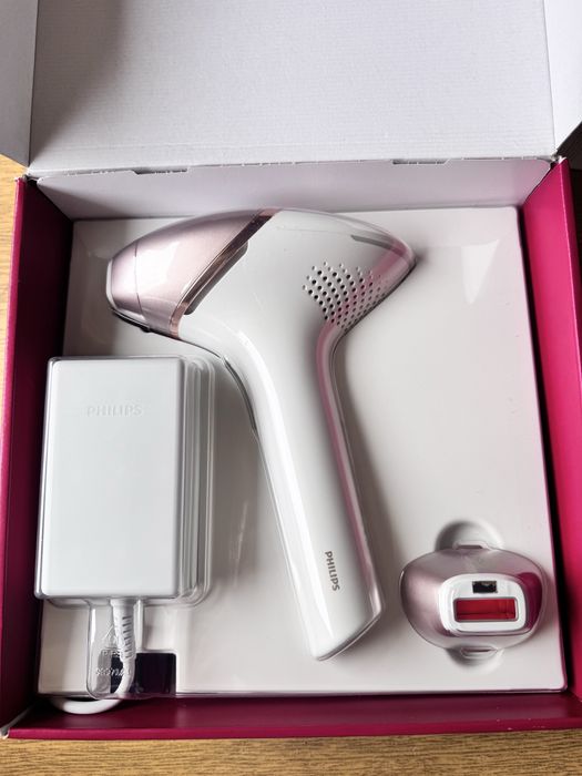 Фотоепилатор Philips Lumea IPL hair removal 8000