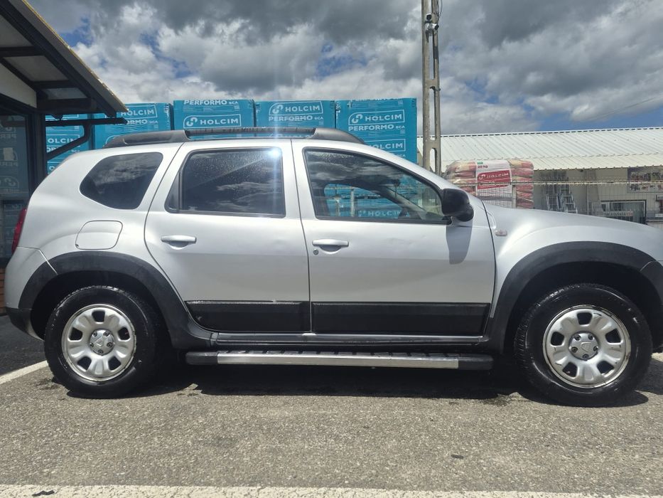 Vând Dacia Duster