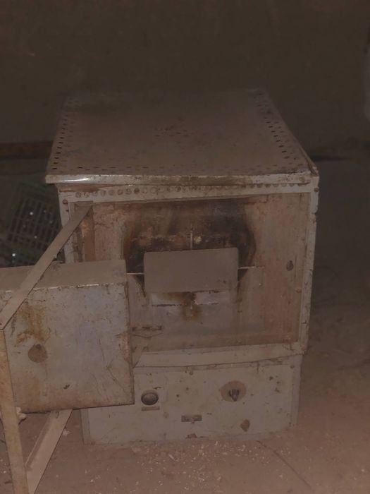 elektr pech (elektr pechka, elektr qizdirish pechi).