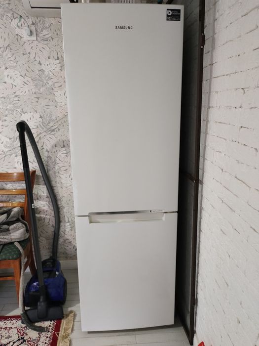 Холодильник б/у,в отличном состоянии