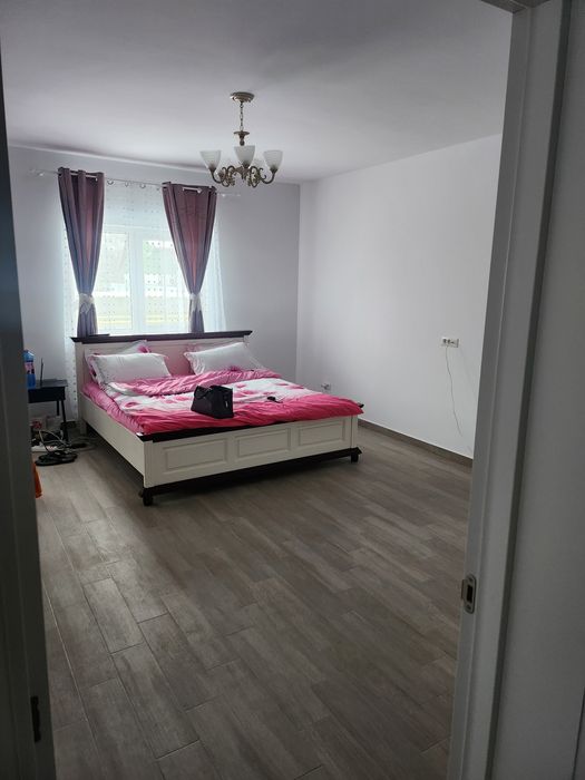 Închiriez casa duplex