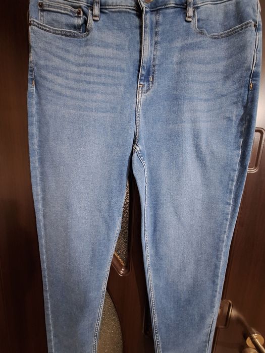 Blugi noi Calvin Klein pentru damă