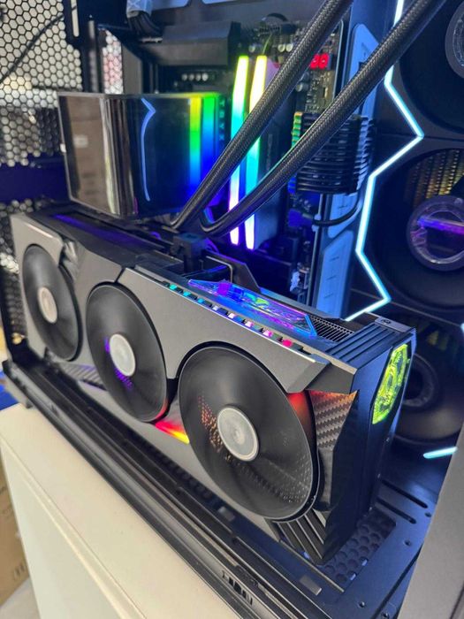 Calculator Lian Li Ryzen 9950x3d,RTX 5090,32GB,4TB,X870e,Tva,Garantie!