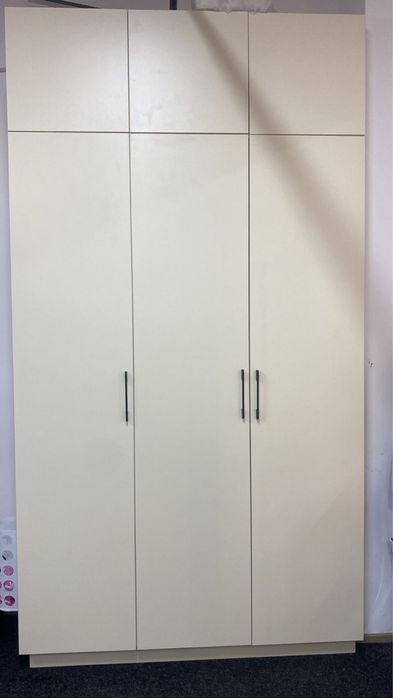 Продаю шкаф  гардеробный