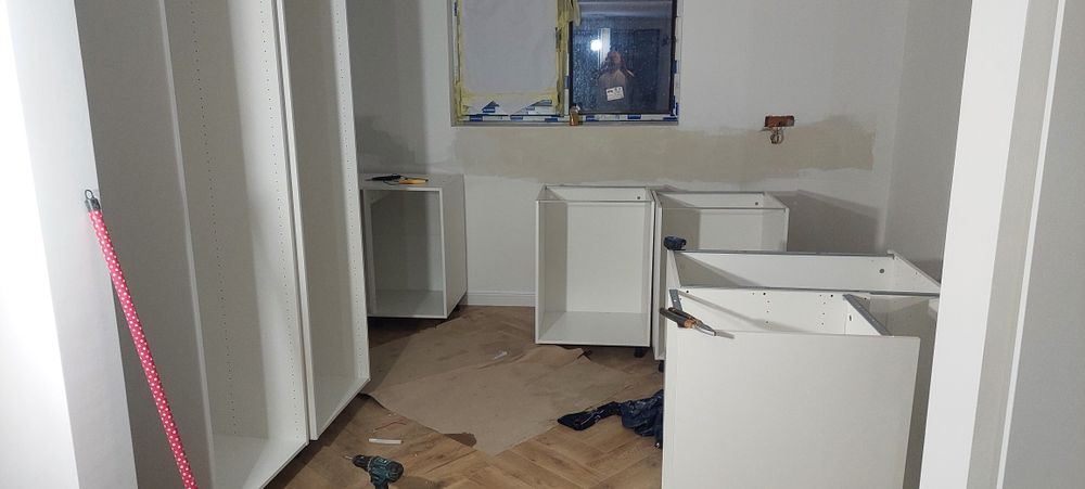 Montez ori ce tip de mobila.