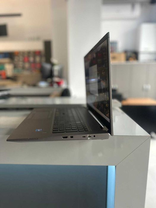 HP ZBook Fury 17 G8 I7-11800H-32gb Ram-1 Tb Ssd-NV RTX A3000