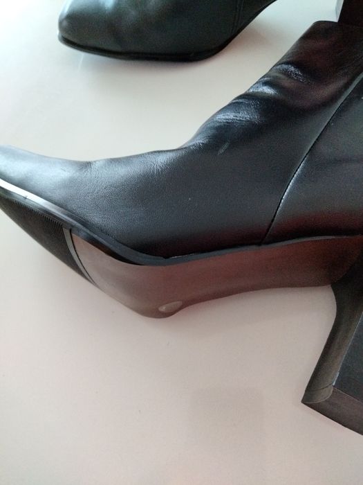 Vind botine din piele naturala .