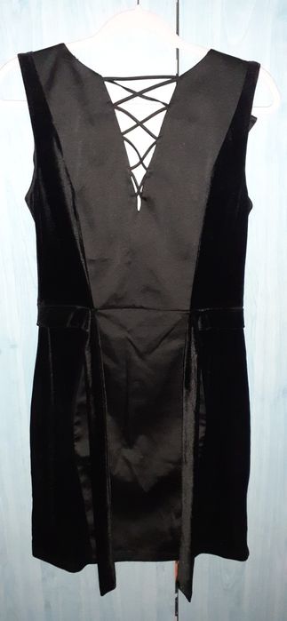 Vand rochie neagra ocazie