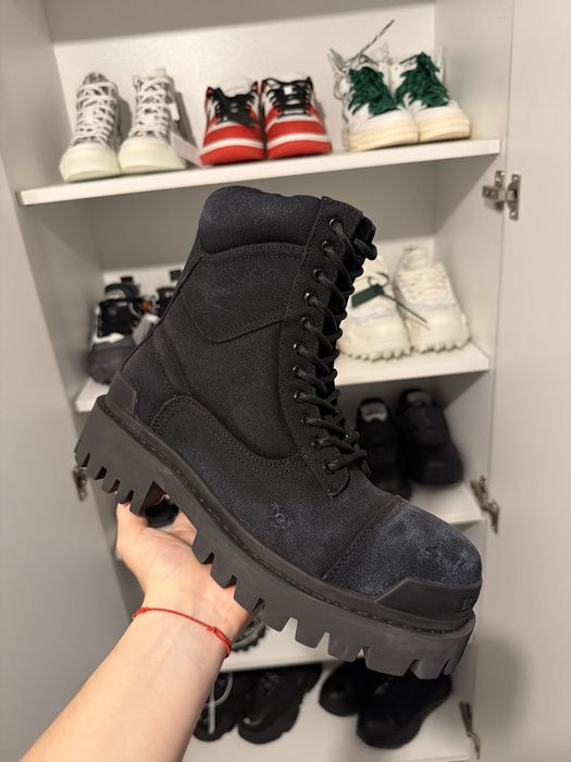 Balenciaga Strike Boots - 2 modele în anunț