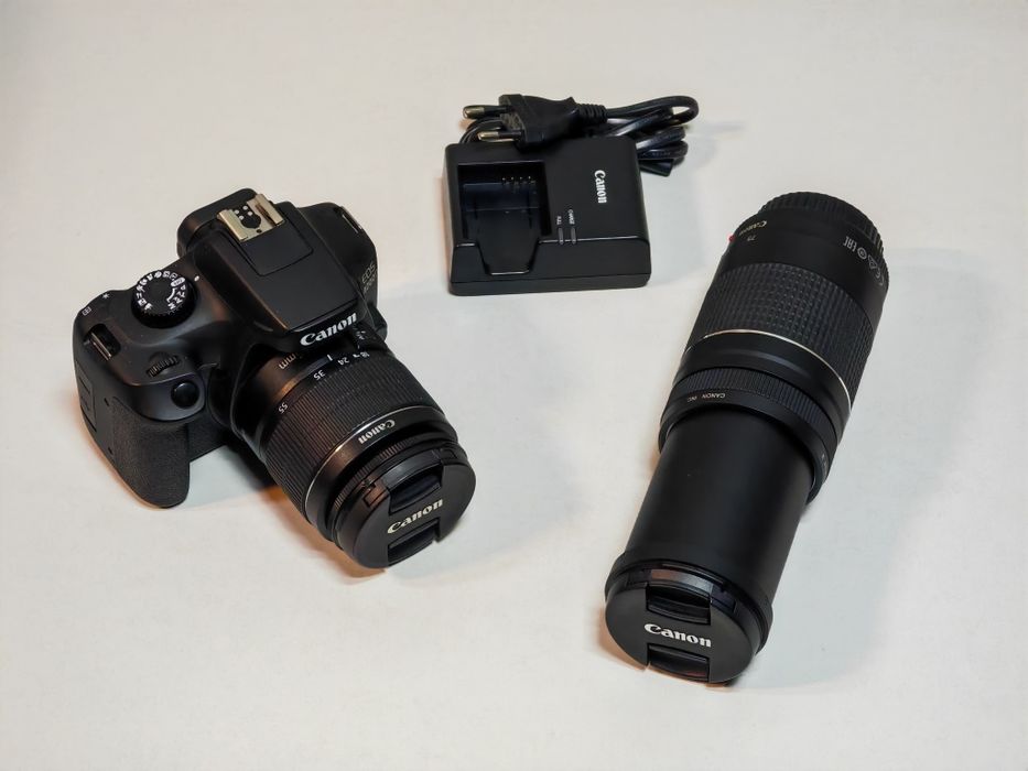 Canon 4000 D cu obiectivul 18-55 mm plus teleobiectiv Canon 75-300 mm
