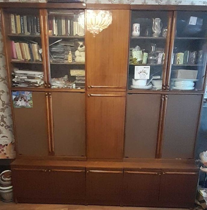 Продам стенку трехсекционную