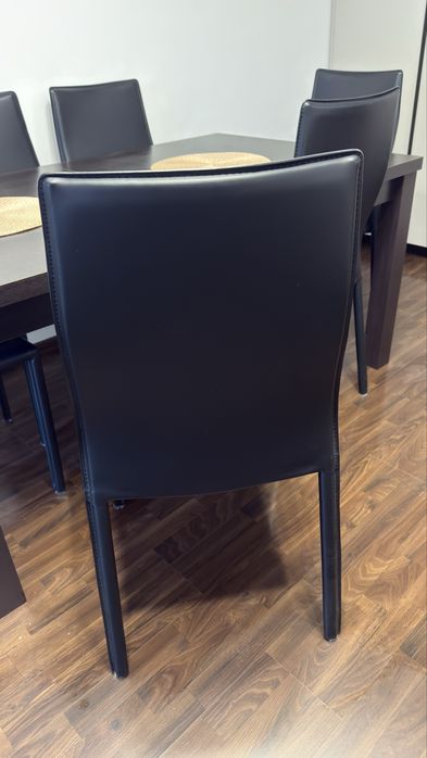 Masa extensibila cu 6 scaune - aproape noua