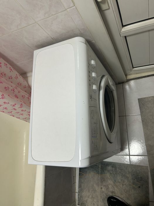 Продам стиральную машину Indesit