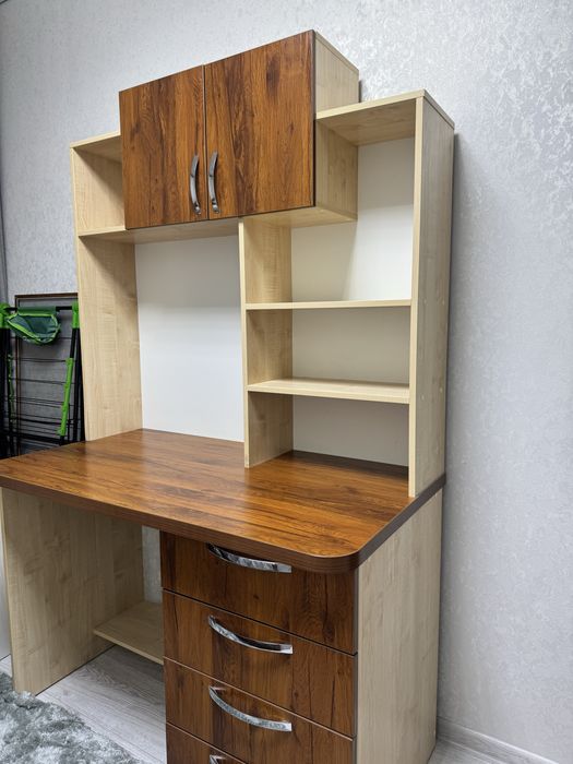 Продается письменный стол