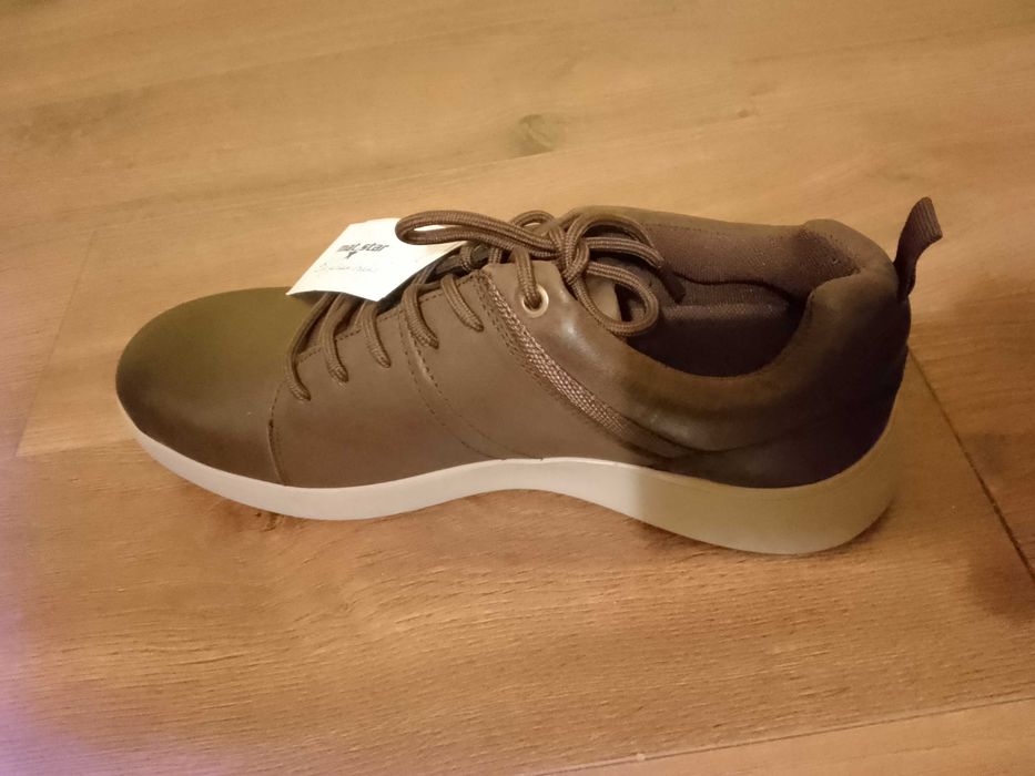 Продавам обувки Матстар