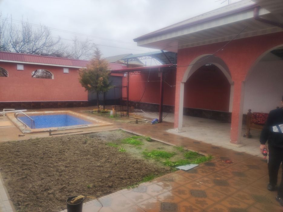 Дом на земле уй сотилади