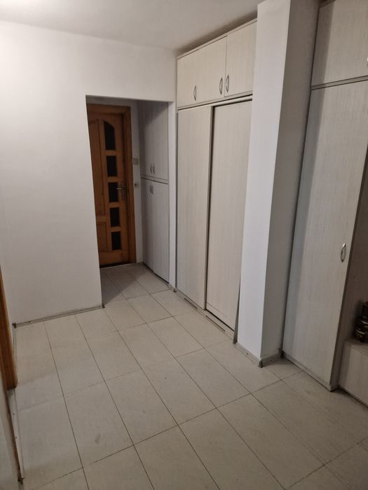 Apartament decomandat, Cornițoiu, Liceul  Bibescu  (Restaurant Olimp)