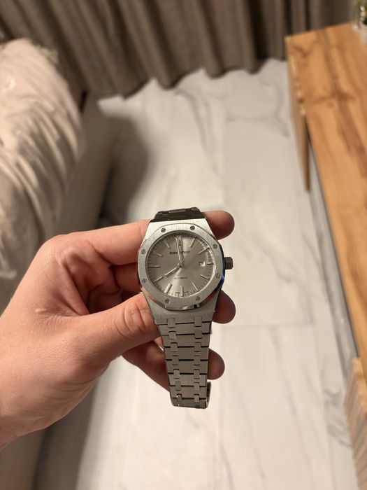Продавам часовник Audemars Piguet
