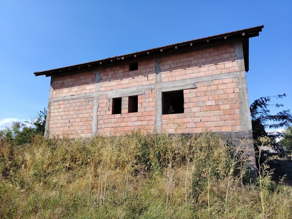 Casa de vanzare la rosu