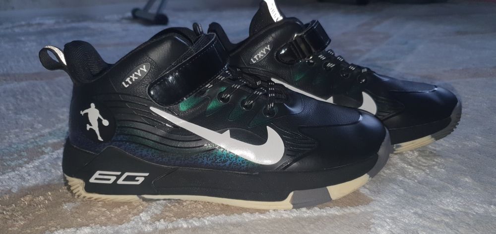 Кроссовки подростковые