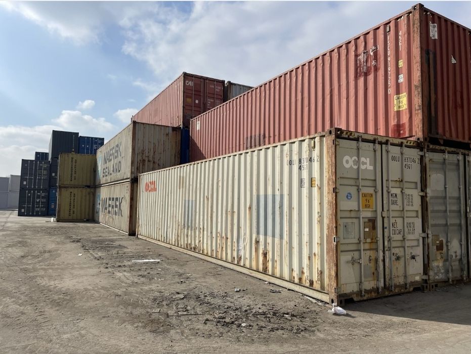 Containere maritime pe stoc