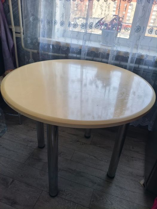 Продам кухонный стол