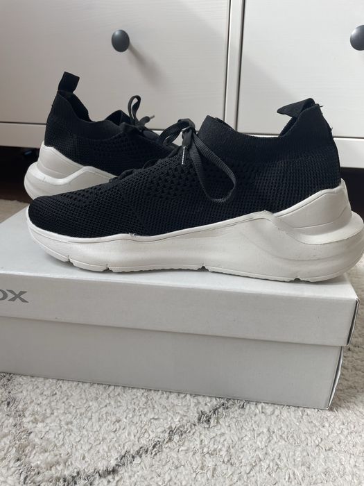 Дамски черни маратонки