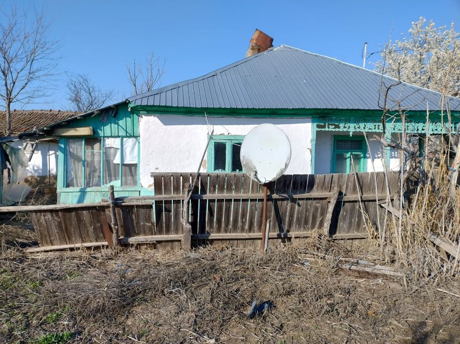 Casa batraneasca,DEMOLABILA,Loc.Unirea  20 Km de Braila