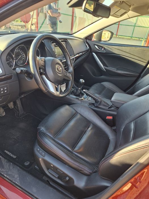 Vând sau schimb Mazda 6