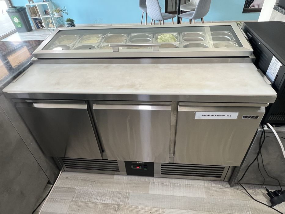 Професионална хладилна маса саладета