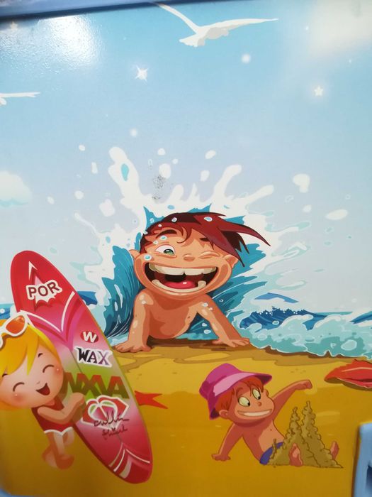 Детски пластмасов скрин с 3 чекмеджета; Трапезен стол с калъф 8 бр.