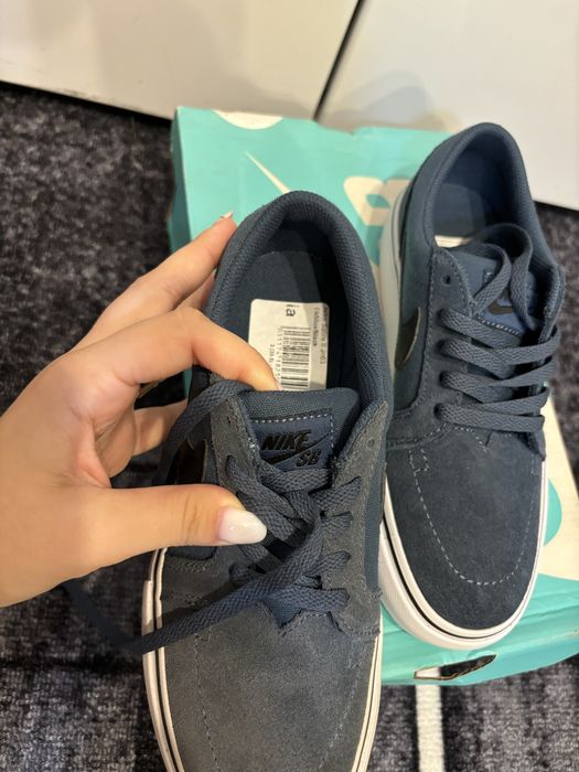 Adidasi nike noi(detin 2 perechi)