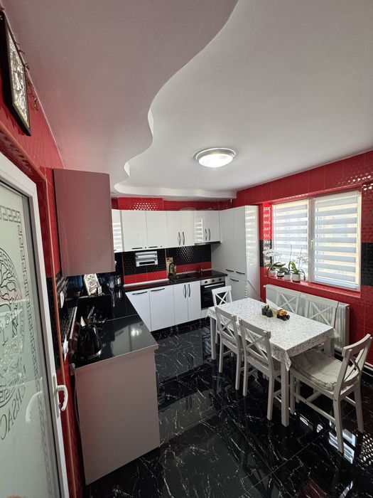 Vând apartament 3 camere decomandat