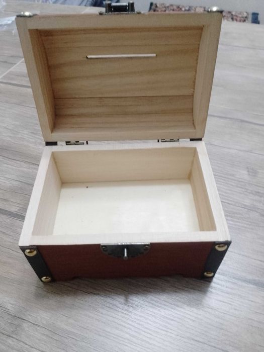 Pul yigʻish uchun quti