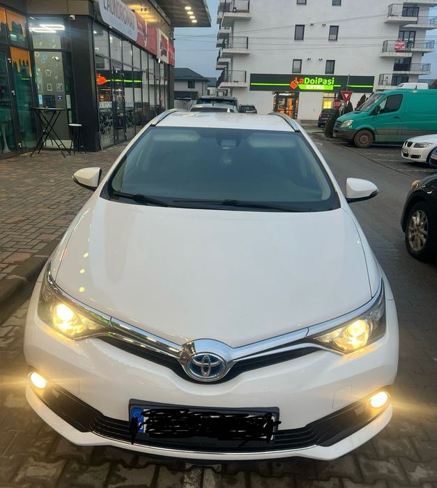 Închiriez auto Toyota Auris pentru UBER/BOLT