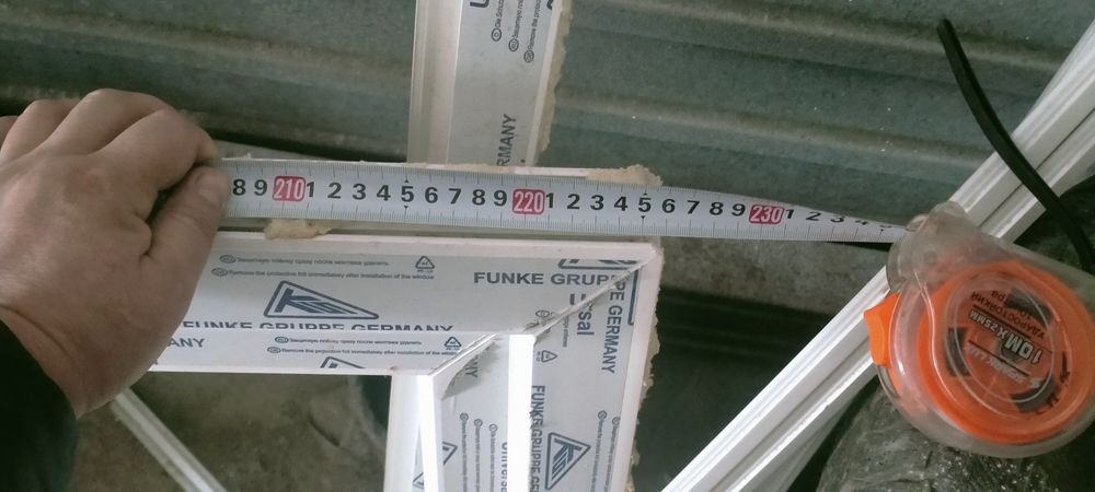 Пластиковая дверь и окно