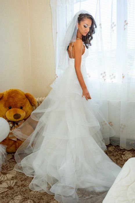 Сватбена бяла рокля + шлейф и воал