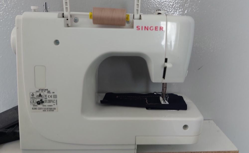 Masina. cusut  gritzne.  Ricaccar Graifar rotativ. Și singer 8280.