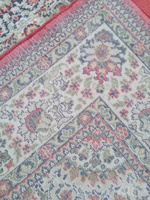 Klassik qizil gilam sotiladi (2x3 metr), holati yaxshi