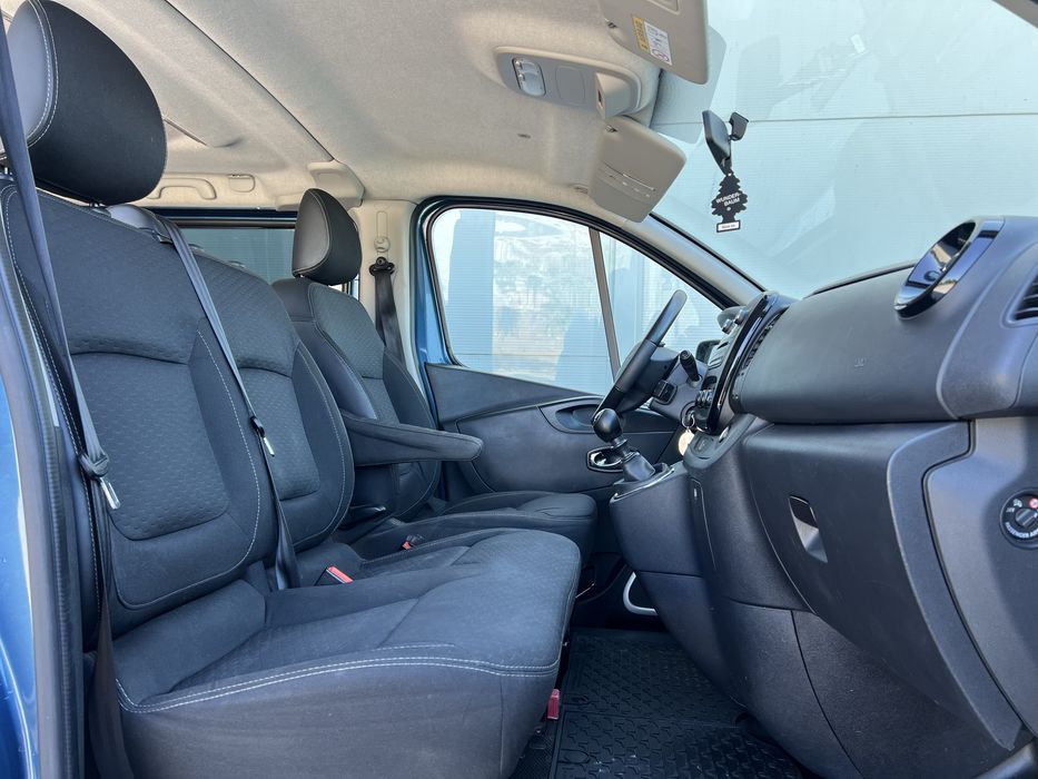 Opel Vivaro - 2019 - 8+ 1 locuri- 1.6 diesel - varianta lunga 9 locuri