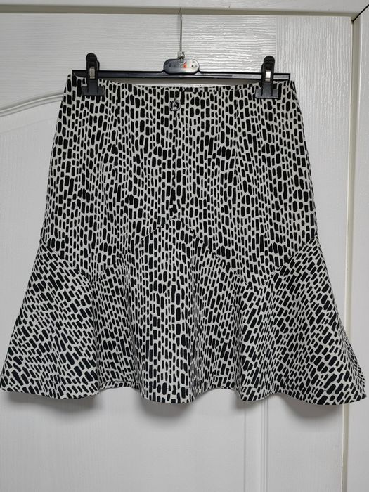 Къса поличка Lucy