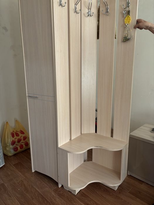 Продам прихожку шкаф
