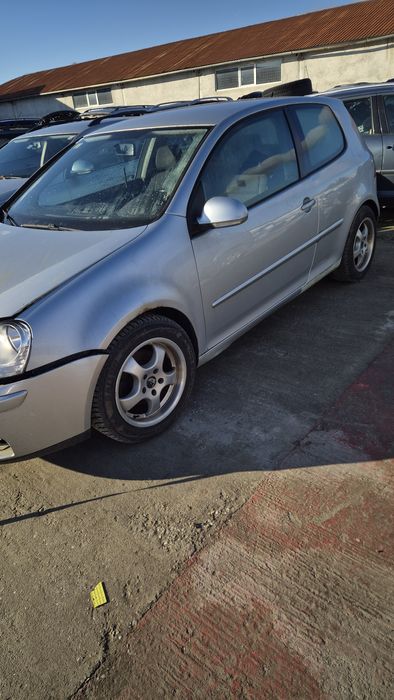Uși,capota,bara Golf 5 în 2 usi