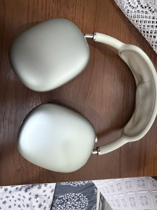 Airpods Max,зеленого цвета