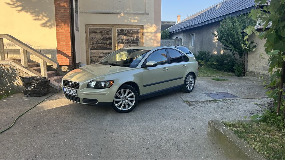 VOLVO S40
