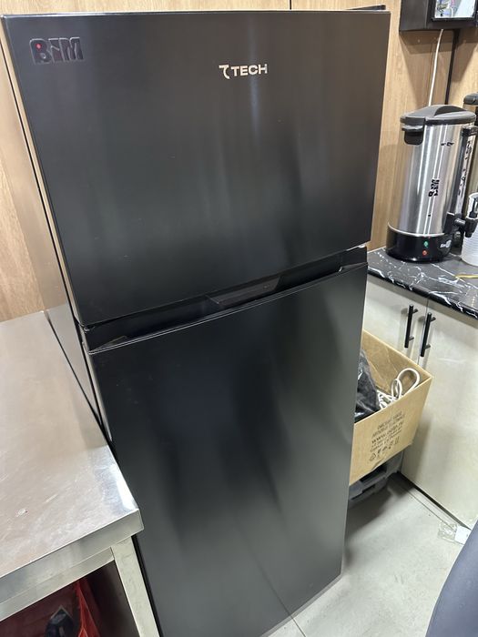 Холодильник T-TECH - двухкамерный, стильный черный, в отличн состоянии