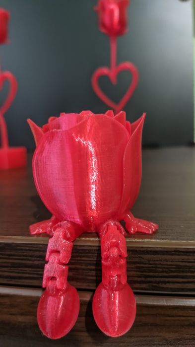 Подари вечна роза, която улавя светлината.