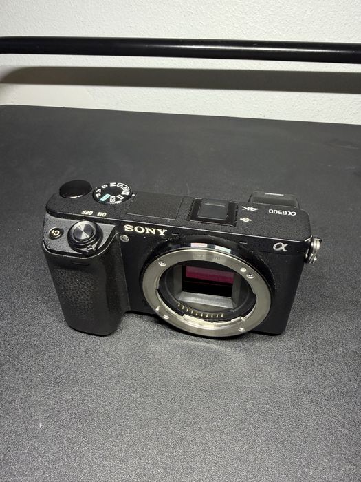 Cameră Sony A6300 + Sigma 30mm F1.4 DC DN